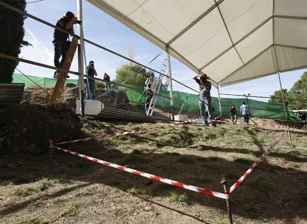 Lorca’s exhumation begins Lorca’s exhumation begins
