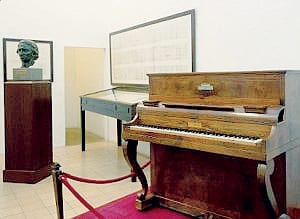 The famous Spanish piano… that Chopin NEVER played The famous Spanish piano… that Chopin NEVER played