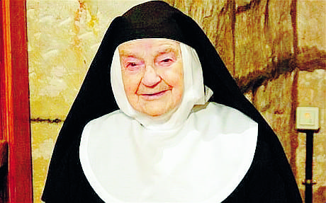 World’s oldest nun meets the pope in Spain World’s oldest nun meets the pope in Spain