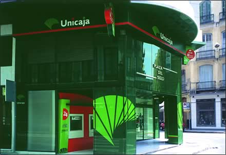 Malaga man robs bank of 120 euros to pay bar bill Malaga man robs bank of 120 euros to pay bar bill