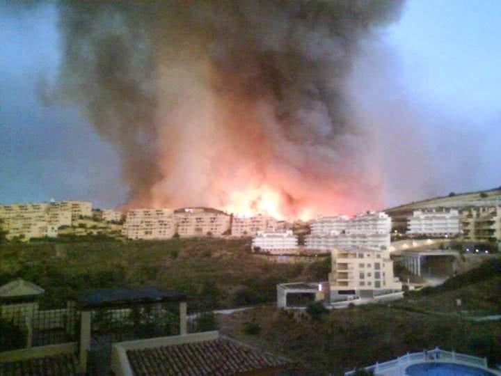 Investigation launched as forest fire destroys four homes on Costa del Sol Investigation launched as forest fire destroys four homes on Costa del Sol