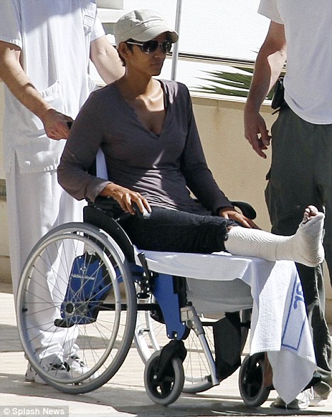 Halle Berry gets a break in Spain Halle Berry gets a break in Spain