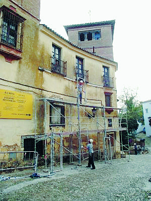 Palace protection in Spain thumbnail