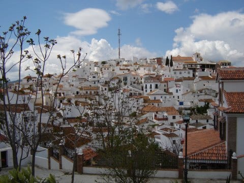 Comares residents – pay those water bills! Comares residents – pay those water bills!