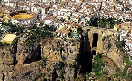 Help, help me, Ronda! Help, help me, Ronda!