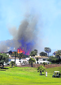 Huge fire fails to deter Costa del Sol golfers Huge fire fails to deter Costa del Sol golfers