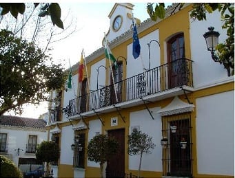 Estepona issues pay cuts to avoid slashing jobs Estepona issues pay cuts to avoid slashing jobs