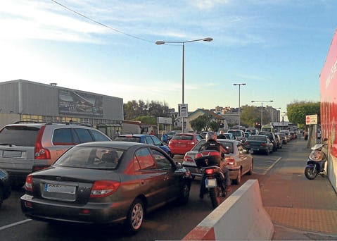 Motorists forced to wait hours getting in and out of Gibraltar Motorists forced to wait hours getting in and out of Gibraltar