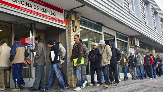 Spain’s population falls as foreigners flee eurozone crisis Spain’s population falls as foreigners flee eurozone crisis
