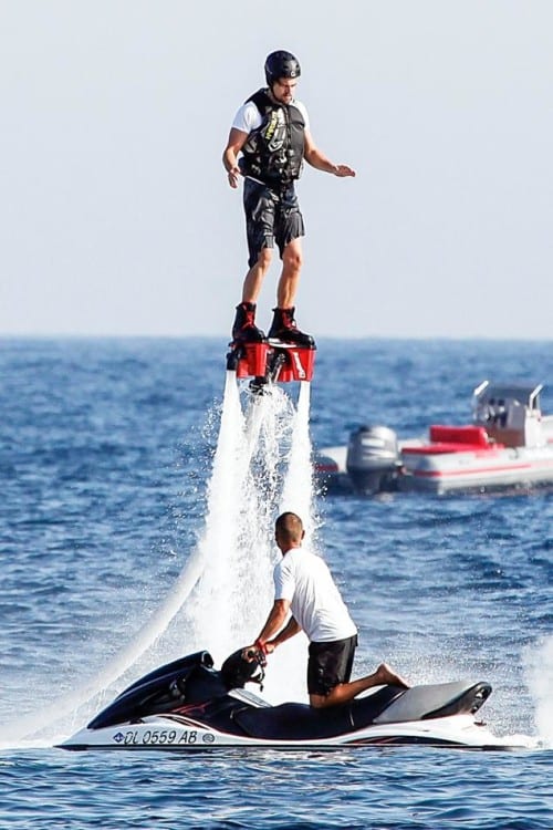 Leonardo DiCaprio flying high on vacation in Ibiza