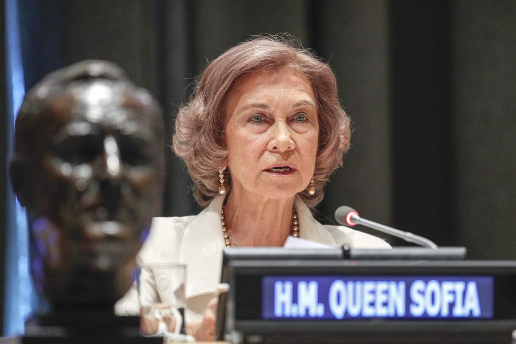 Spain accepts award from UN Spain accepts award from UN