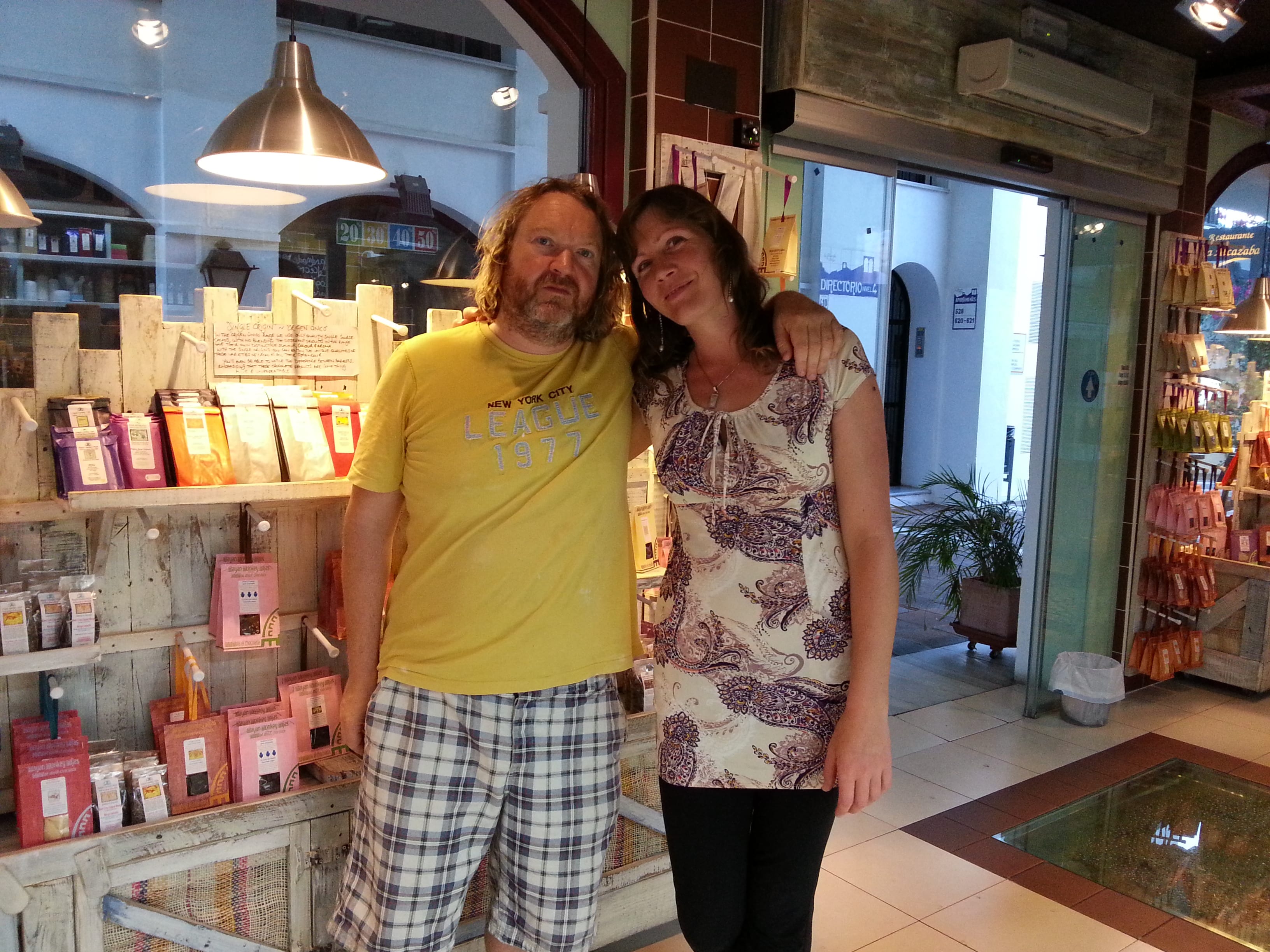 EXCLUSIVE: Conman in the chocolate shop! EXCLUSIVE: Conman in the chocolate shop!