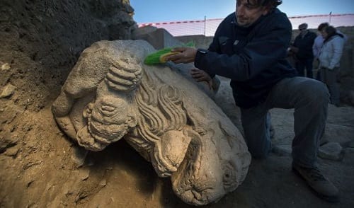 Roman lion statue uncovered in Jaen Roman lion statue uncovered in Jaen