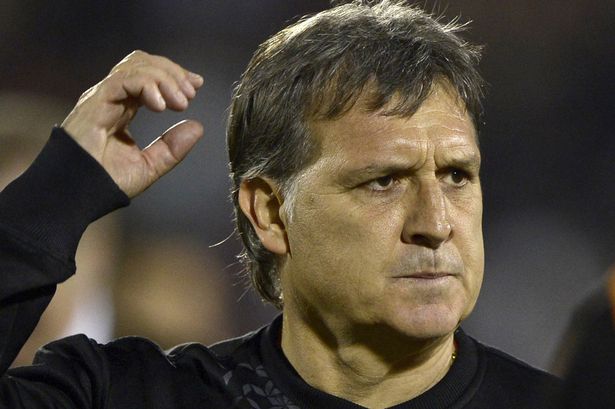 Barcelona players rally round struggling boss Barcelona players rally round struggling boss
