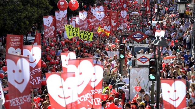 Pro-life campaigners turn to march in Madrid as controversial abortion plans shelved Pro-life campaigners turn to march in Madrid as controversial abortion plans shelved