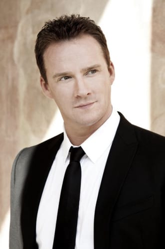 EXCLUSIVE: Russell Watson stuns diners in Benahavis EXCLUSIVE: Russell Watson stuns diners in Benahavis
