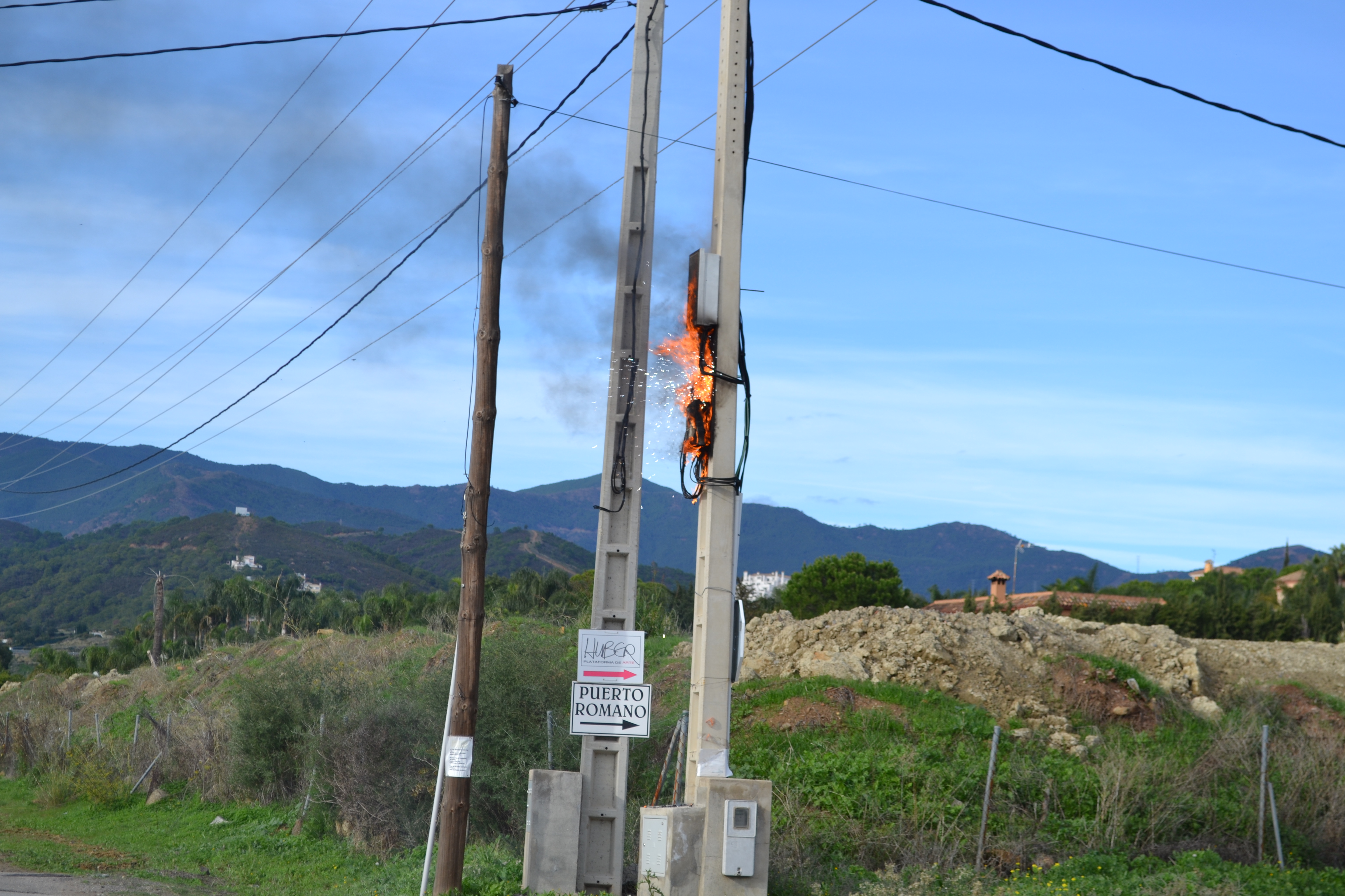 PICTURE SPECIAL: ‘Elvis’ interrupted as electricity pylon goes up in flames in Estepona PICTURE SPECIAL: ‘Elvis’ interrupted as electricity pylon goes up in flames in Estepona