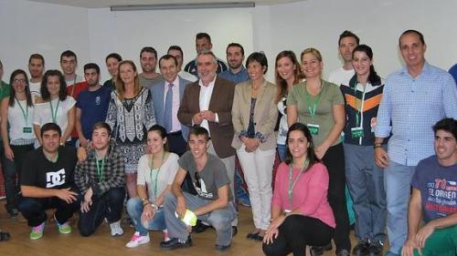 Junta de Andalucia scheme gives jobs to thousands of unemployed youths Junta de Andalucia scheme gives jobs to thousands of unemployed youths