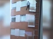 Shocking video of Alicante man who falls 100ft trying to enter house