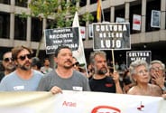 Javier bardem protests over IVA rise