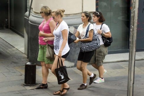 Spanish pickpockets target two tourists e