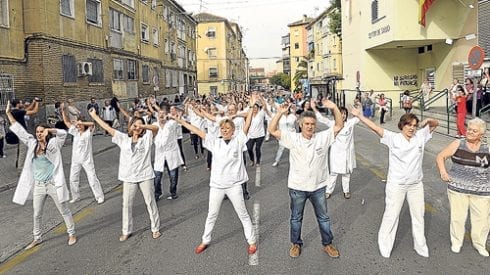 Doctors perform flashmob in Granada