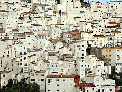 Home loans drop to record low in Spain