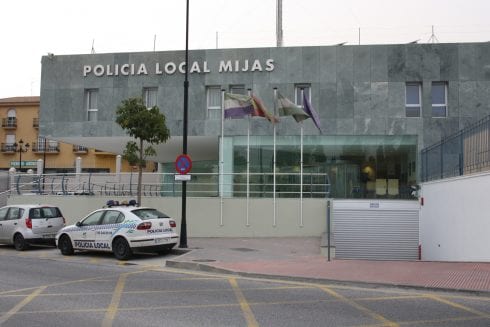 la policia local de mijas clausura un rave en la loma del flamenco