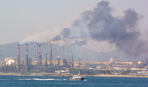 air pollution refinery e