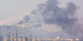 OPINION: More needs to be done to tackle Spain’s air pollution problem air pollution refinery e