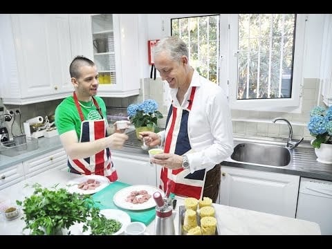 VIDEO: Spanish celebrity chef roasts beef with the British ambassador in Madrid