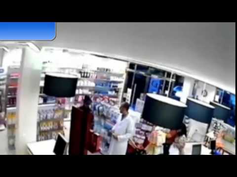 VIDEO: Spectacular failure of trilby-wearing gunman in Sevilla pharmacy hold-up