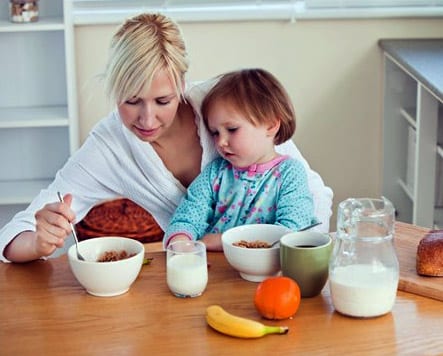 children eating alone