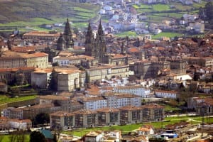 The city of Santiago de Compostela with, in the middle, the city’s cathedral dominating the skyline. Image source: tusojos.es