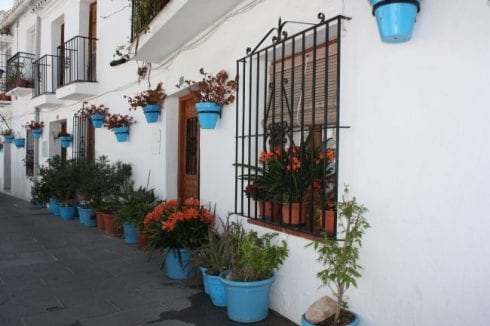 Main piece Mijas street with flower pots e