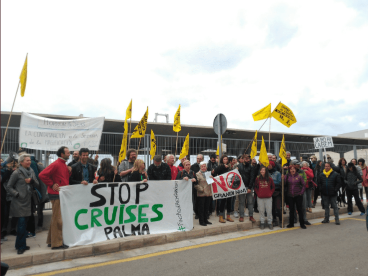 Sea cruise protest