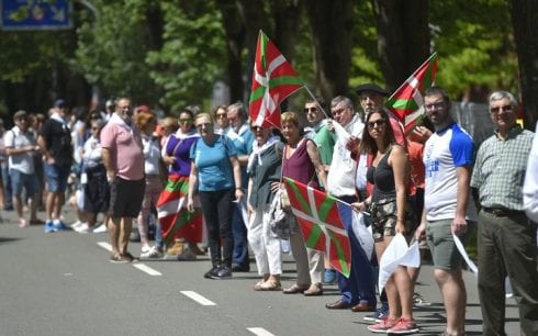 basque human chain