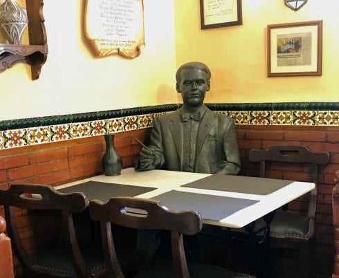 restaurante chikito statue of lorca