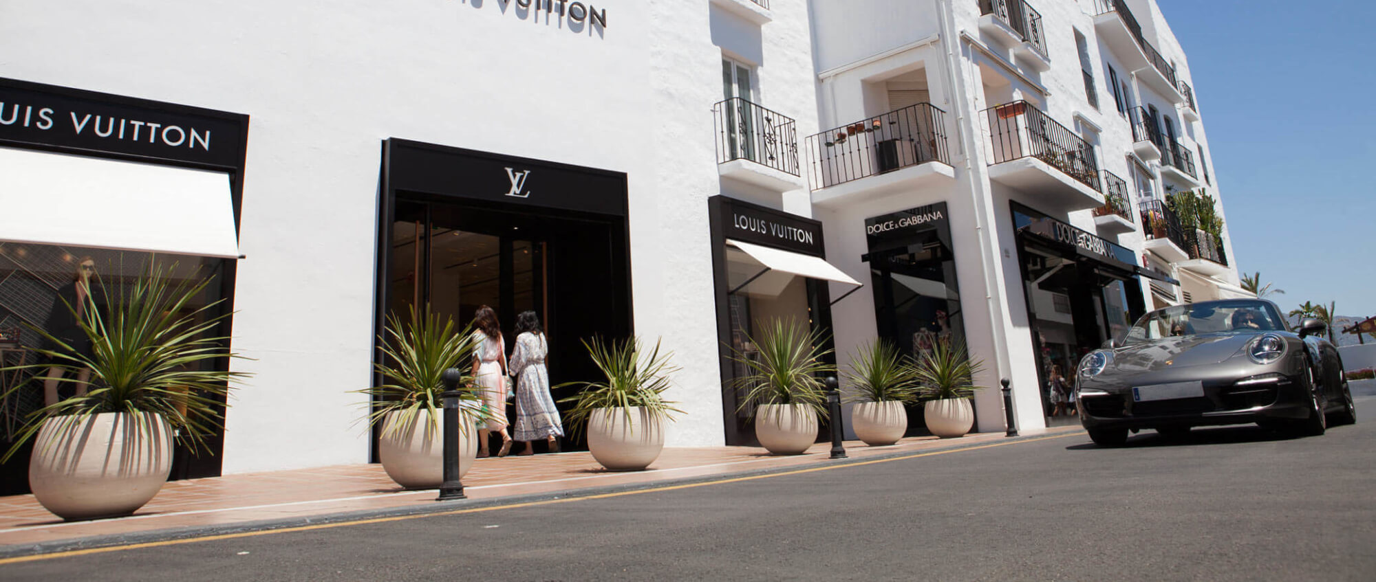 Luxury brands continue to bet on Marbella's Puerto Banus as Hermes, Versace  and Fendi to set up shop - Olive Press News Spain
