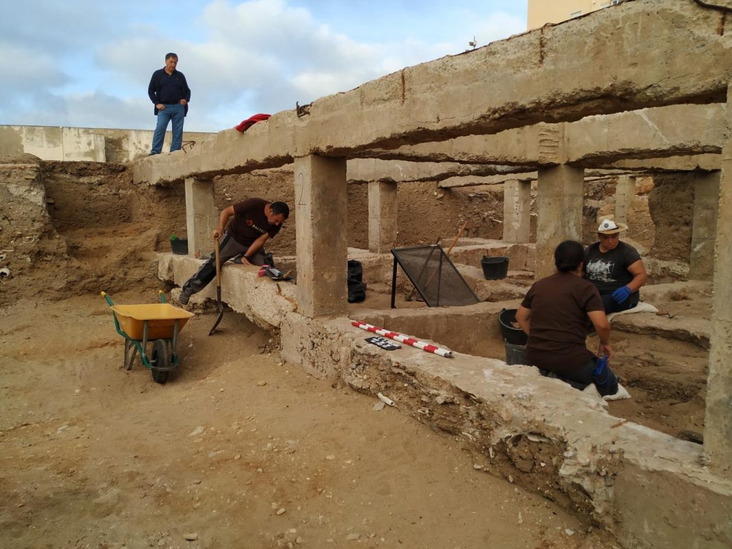 IN PICS Mass grave unearthed in Spain's Cadiz Olive Press News Spain