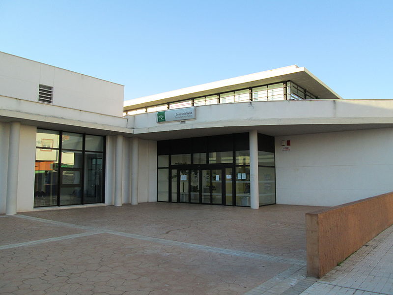 800px Centro_de_salud_santa_in S Teatinos