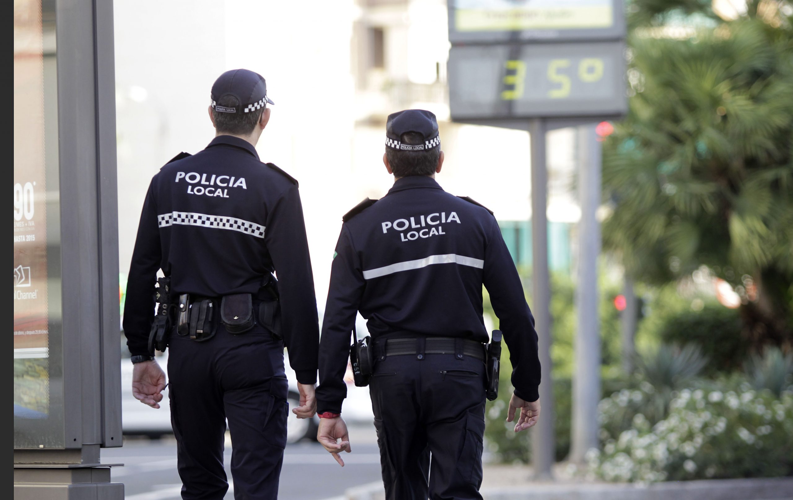 Uniformes De Invierno En La Policia Local