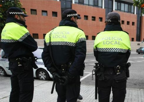 Cuatro Plazas De Policia Local En El Ayuntamiento De Velez Malaga