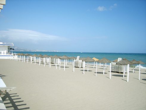 800px Fuengirola_beach_3