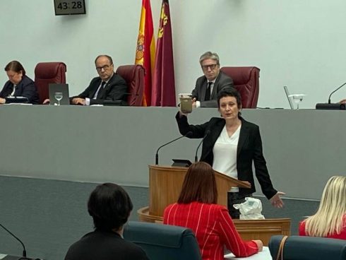 Polluted Water From Murcias Mar Menor Goes On Show In Regional Assembly