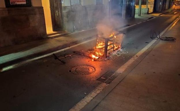 Alicante Couple Throw Out Blazing Sofa As Scooter Battery Explodes In Early Morning Drama
