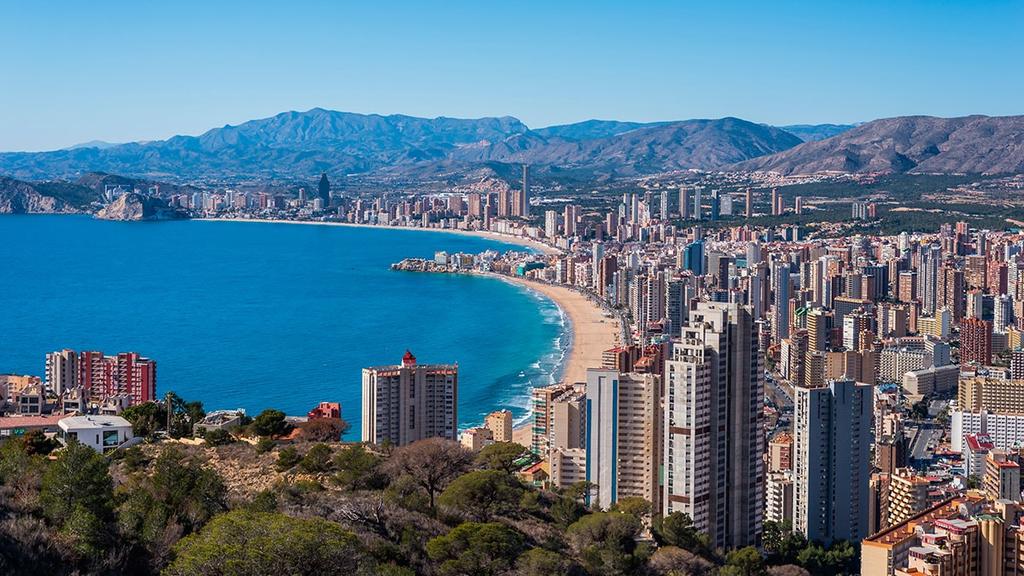 Benidorm and Costa Blanca hotels report best week of the summer as Spanish room bookings keep them goin