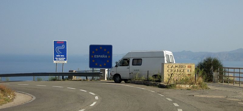 French Spanish_border_crossing_on_the_mediterranean_coast_ D914_ _n260 _ _panoramio
