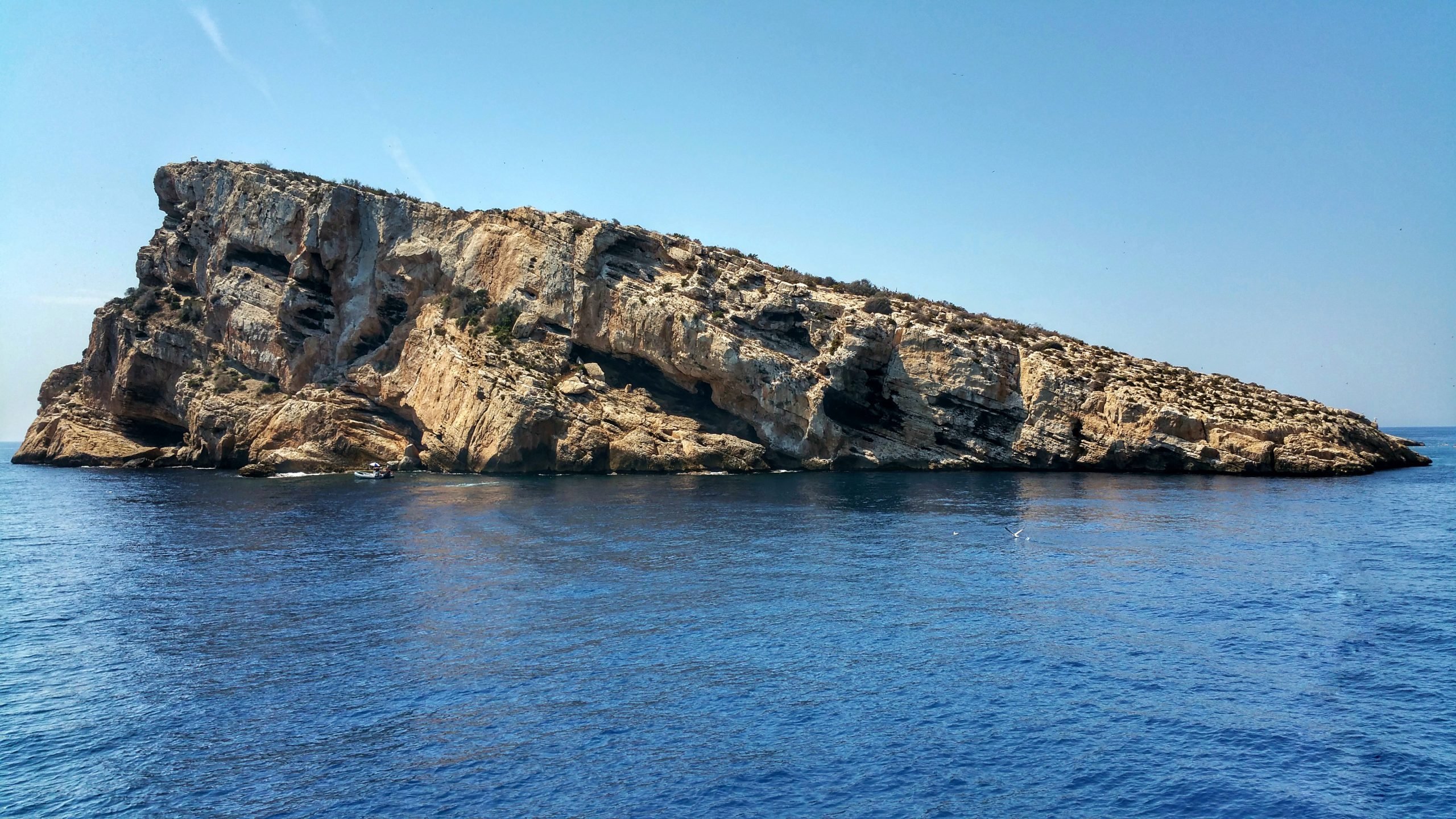 Illegal 52 Year Occupier Of Iconic Benidorm Island On Spain  S Costa Blanca Has To Close Two Tourist Boat Trip Offices In Resort