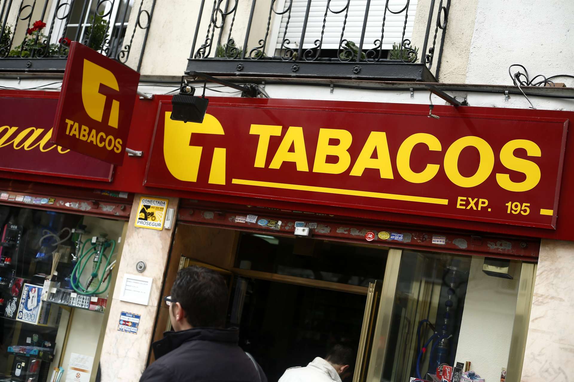 Fag End Fears As Tourist Collapse On Spain S Costa Blanca Leads To Tobacconist Closure Threats